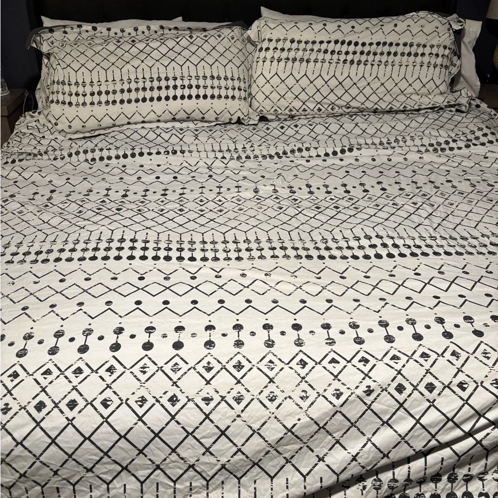 King Microfiber duvet cover and pillow shams